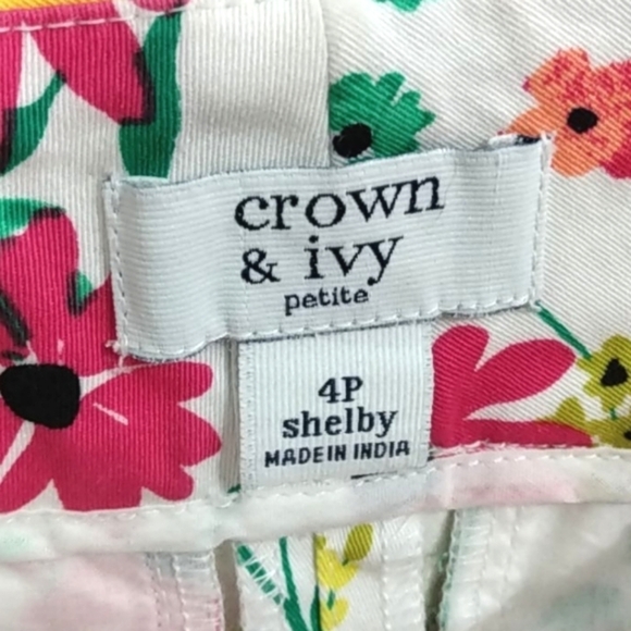 CROWN & IVY NWT SHELBY FLORAL SHORTS SIZE 4P - Picture 8 of 10